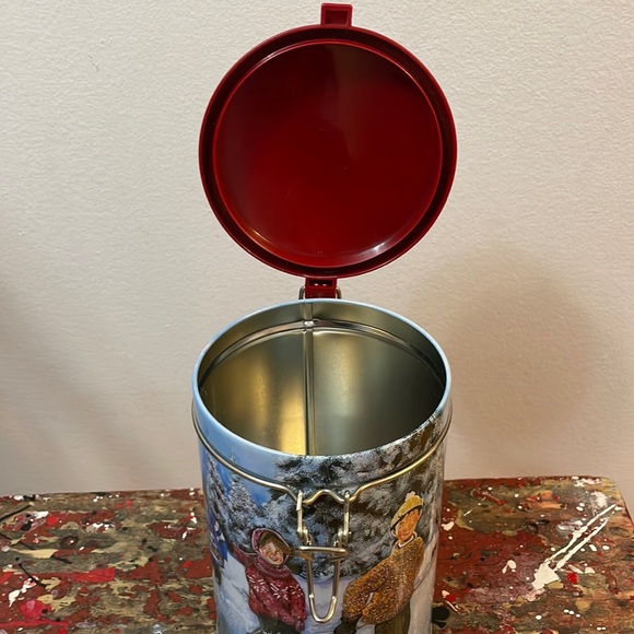 Tim Hortons Limited Edition Skating Pond Collectors Series #003 Tin Canister - Picture 8 of 12